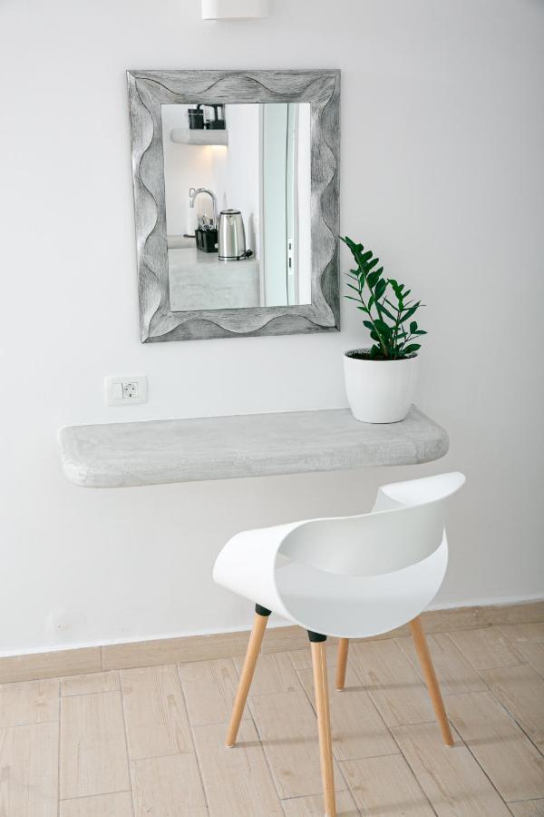 Sensia Luxury Apartment With Hot Tub Oia  Exterior foto