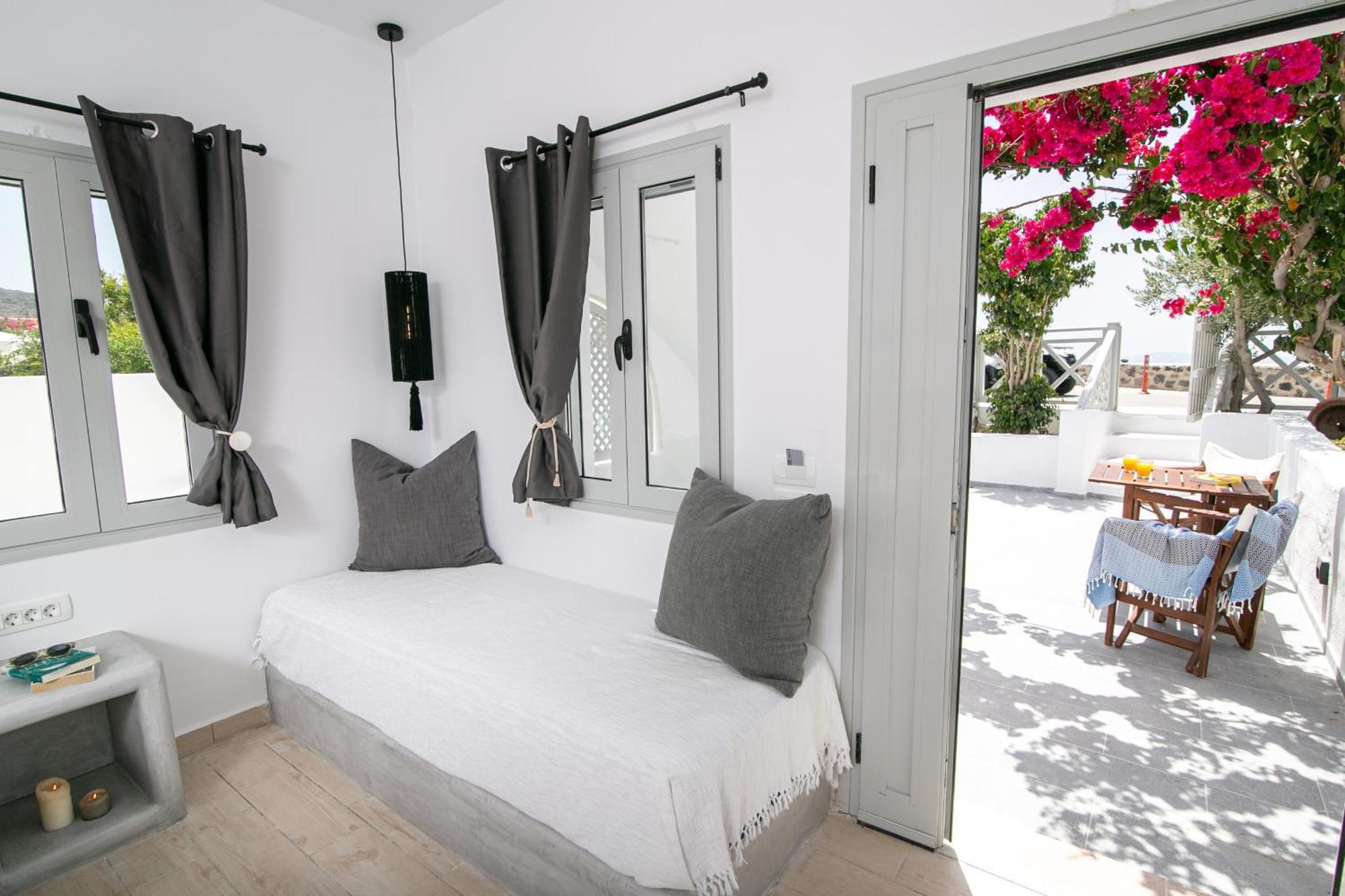 Sensia Luxury Apartment With Hot Tub Oia  Exterior foto